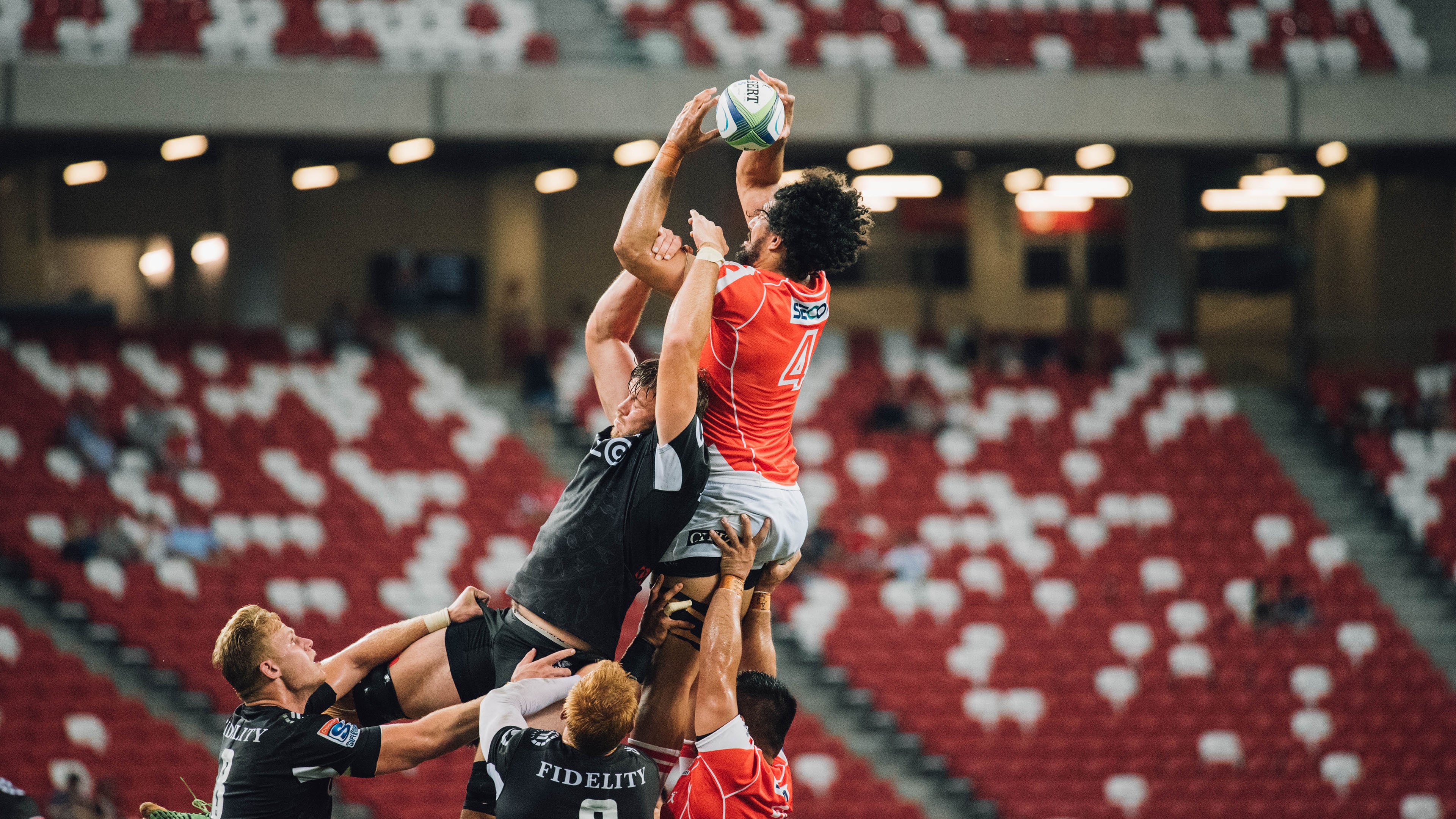 “海岸线飙车：沿海赛段的贵族速度”，海岸线解说